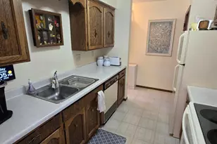 1402 E Gateway Cir S, Fargo,  58103 - Photo 2