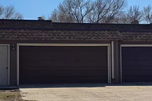 1402 E Gateway Cir S, Fargo,  58103 - Photo 26