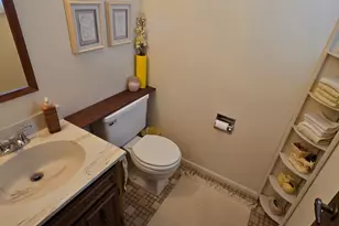 1402 E Gateway Cir S, Fargo,  58103 - Photo 4