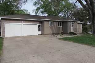 1404 Lucia Ave, Fairmont, MN 56031 - Photo 2