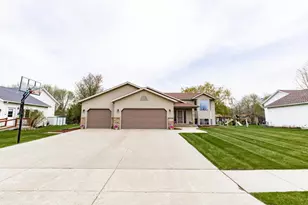 3511 42nd Ave S, Fargo, ND 58104 - Photo 2