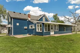 18 4th Ave NE, Dodge Center, MN 55927 - Photo 2
