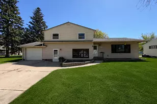 3029 Oak Ave, Slayton, MN 56172 - Photo 1