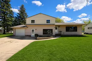 3029 Oak Ave, Slayton, MN 56172 - Photo 1