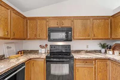 8461 Vagabond Lane N, Maple Grove, MN 55311 - Photo 10