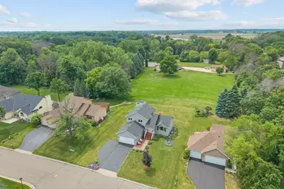 8461 Vagabond Lane N, Maple Grove, MN 55311 - Photo 2