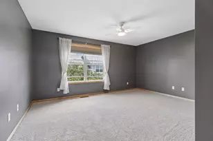 1679 Village Trail E, Maplewood, MN 55109 - Photo 14