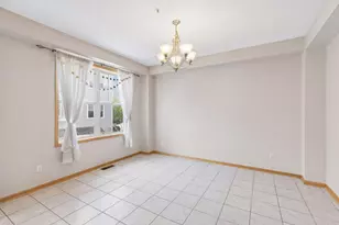1679 Village Trail E, Maplewood, MN 55109 - Photo 10
