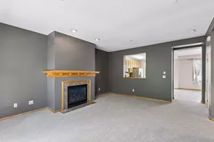 1679 Village Trail E, Maplewood, MN 55109 - Photo 6