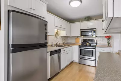 7401 W 101st Street #320, Bloomington, MN 55438 - Photo 6