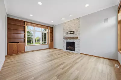 274 44th Avenue S, Moorhead, MN 56560 - Photo 8