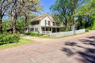 219 Moore St, Jackson, MN 56143 - Photo 1