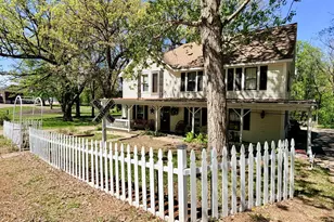 219 Moore St, Jackson, MN 56143 - Photo 2