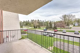 2455 Londin Ln E, Maplewood, MN 55119 - Photo 8