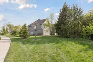9264 Hawkcrest Ct, Chanhassen, MN 55317 - Photo 38