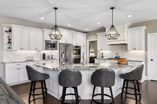 9264 Hawkcrest Ct, Chanhassen, MN 55317 - Photo 8