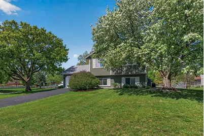 101 Mitchells Court, Mahtomedi, MN 55115 - Photo 2