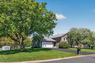 101 Mitchells Ct, Mahtomedi, MN 55115 - Photo 1