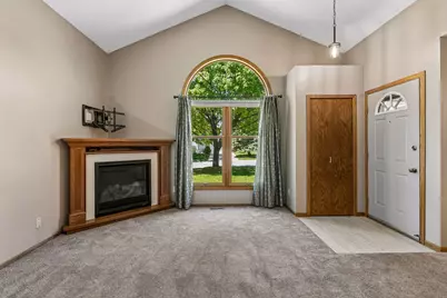 9407 Jasmine Avenue S, Cottage Grove, MN 55016 - Photo 4