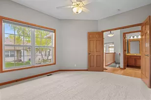 551 Holly Ln N, Oakdale, MN 55128 - Photo 8