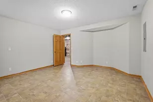 551 Holly Ln N, Oakdale, MN 55128 - Photo 38