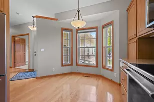 551 Holly Ln N, Oakdale, MN 55128 - Photo 10