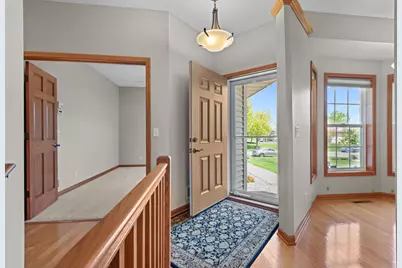 551 Holly Lane N, Oakdale, MN 55128 - Photo 6