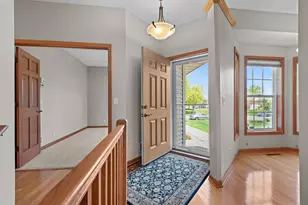 551 Holly Ln N, Oakdale, MN 55128 - Photo 6