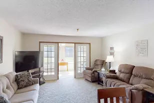 909 Luther Pl, Albert Lea, MN 56007 - Photo 2