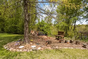9080 Parkside Dr, Woodbury, MN 55125 - Photo 32