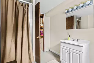 205 S 14th Street S, Fargo,  58103 - Photo 42