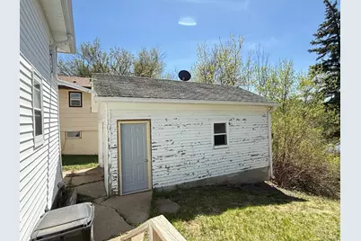 374 6th Avenue SE, Valley City, ND 58072 - Photo 6