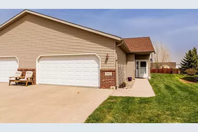 992 33rd Street S, Moorhead, MN 56560 - Photo 1