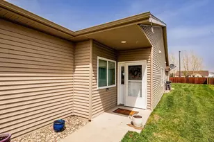 992 33rd St S, Moorhead, MN 56560 - Photo 2