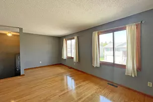 4463 Cinnamon Ridge Cir, Eagan, MN 55122 - Photo 10