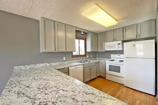 4463 Cinnamon Ridge Cir, Eagan, MN 55122 - Photo 4