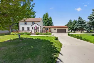 2209 6th St NW, Austin, MN 55912 - Photo 2