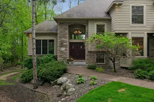 9001 Springwood Dr, Woodbury, MN 55125 - Photo 4
