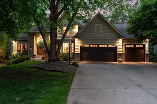 9001 Springwood Dr, Woodbury, MN 55125 - Photo 2