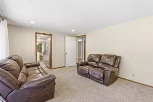 1122 County Rd C E, Maplewood, MN 55109 - Photo 10