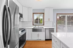 142 Canterbury Rd, Circle Pines, MN 55014 - Photo 8