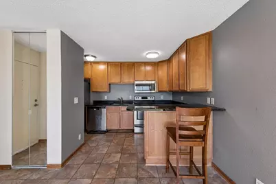 1800 Lasalle Avenue #101, Minneapolis, MN 55403 - Photo 2