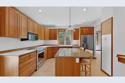 1052 Foxcroft Circle SW, Rochester, MN 55902 - Photo 14