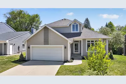 1052 Foxcroft Circle SW, Rochester, MN 55902 - Photo 2