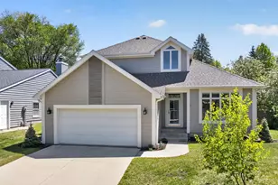 1052 Foxcroft Cir SW, Rochester, MN 55902 - Photo 2