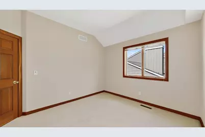 1052 Foxcroft Circle SW, Rochester, MN 55902 - Photo 38
