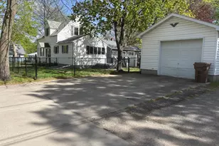 121 N 10th St, Montevideo, MN 56265 - Photo 2