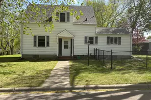 121 N 10th St, Montevideo, MN 56265 - Photo 1