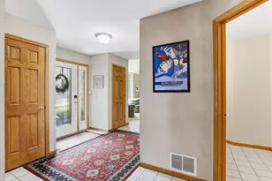 8777 Cottonwood Ln, Eden Prairie, MN 55347 - Photo 4