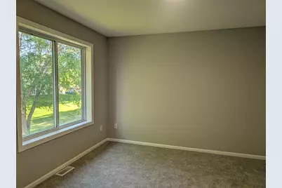 9814 Hamlet Lane S, Cottage Grove, MN 55016 - Photo 8